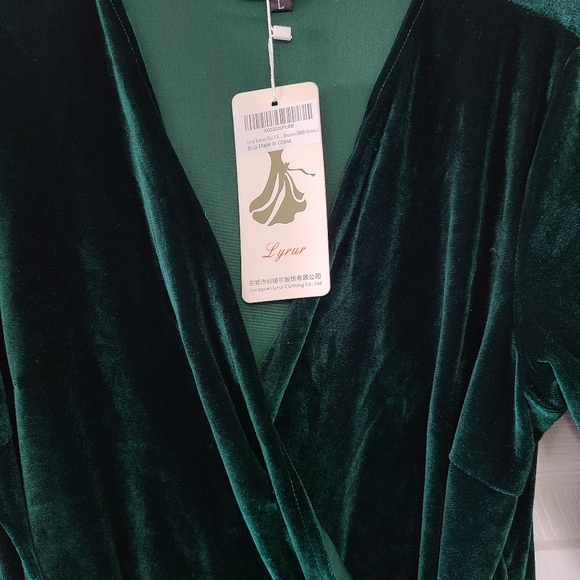 Long Sleeve Emeral Green Wrap Dress - Picture 2 of 4